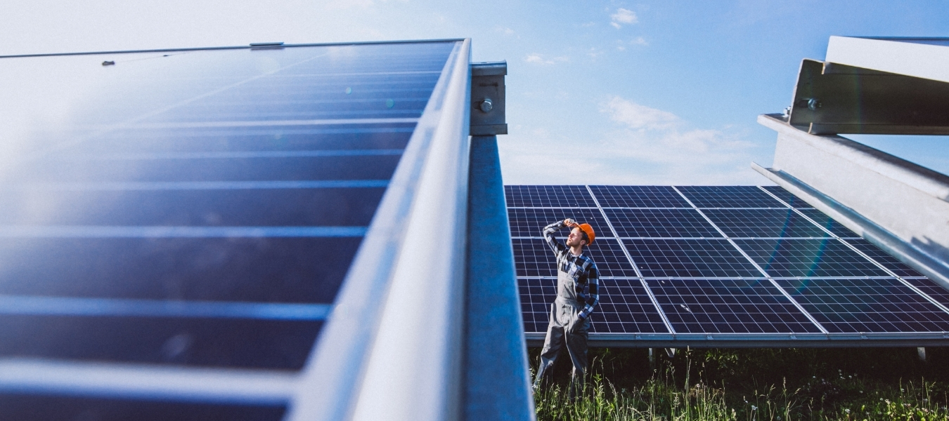 Formation technicien photovoltaïque en 6 jours chez Europka Formation, incluant pratique en atelier, installation, maintenance et préparation aux certifications Qualit’EnR et QualiPV.
