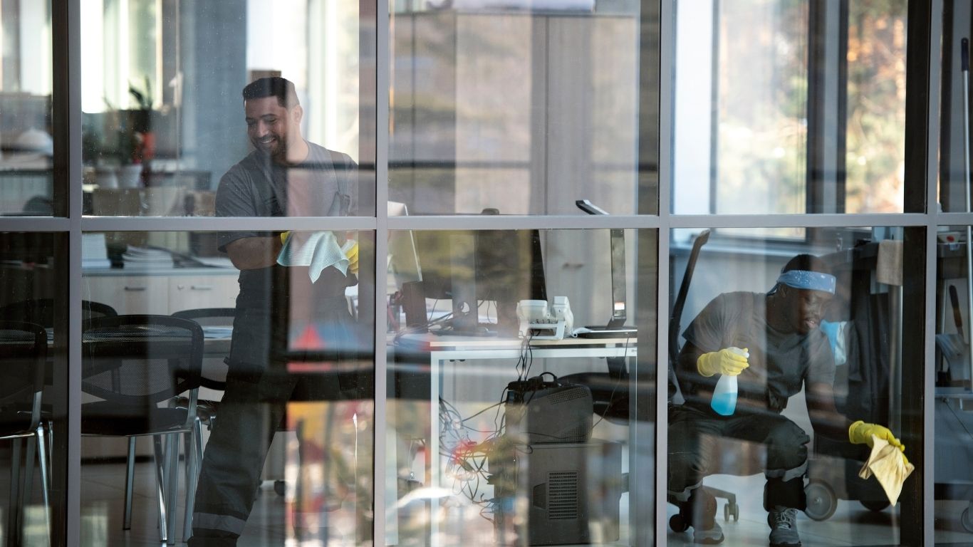 Formation habilitation électrique H0 B0 Europka Formation pour personnels non‑électriciens, axée sur la prévention des risques et la sécurité selon la norme NFC 18‑510.