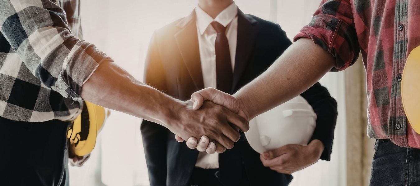 Illustration de la POEI, dispositif France Travail permettant aux entreprises de former et recruter, et aux demandeurs d’emploi d’accéder à une formation finançable.